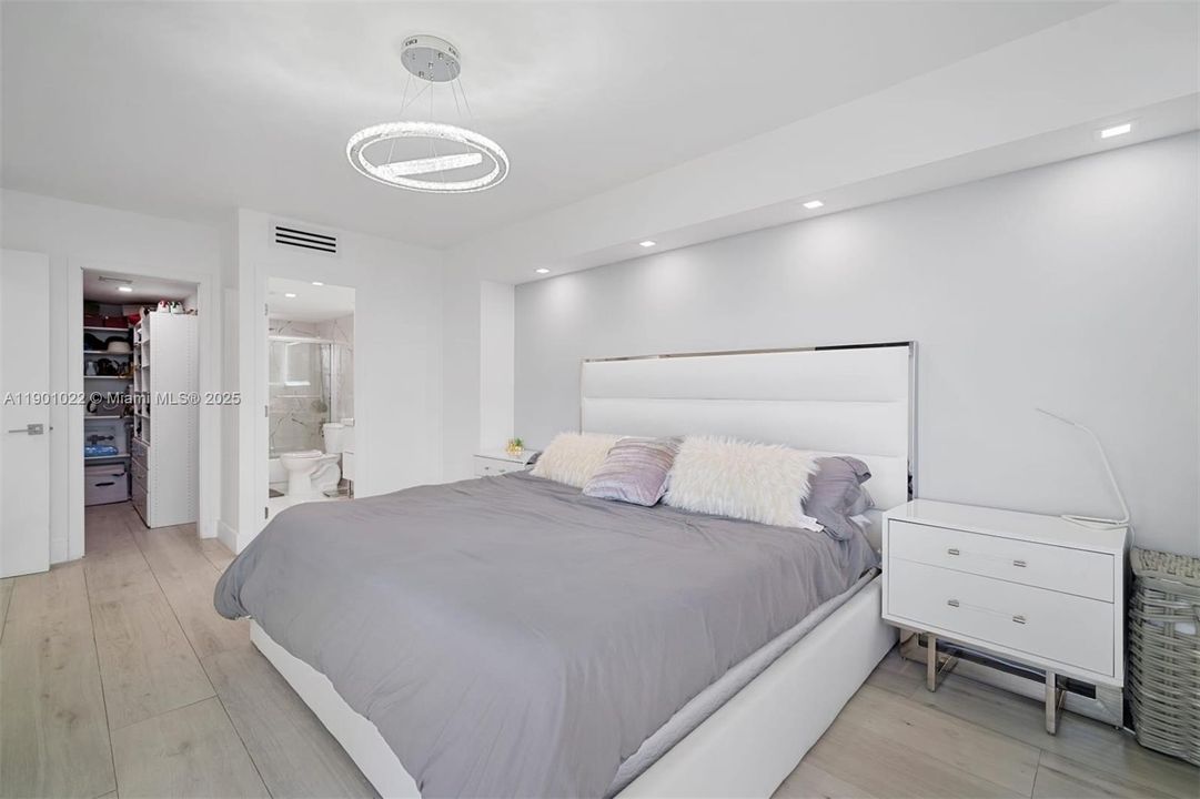 For Rent: $2,650 (2 beds, 2 baths, 1138 Square Feet)