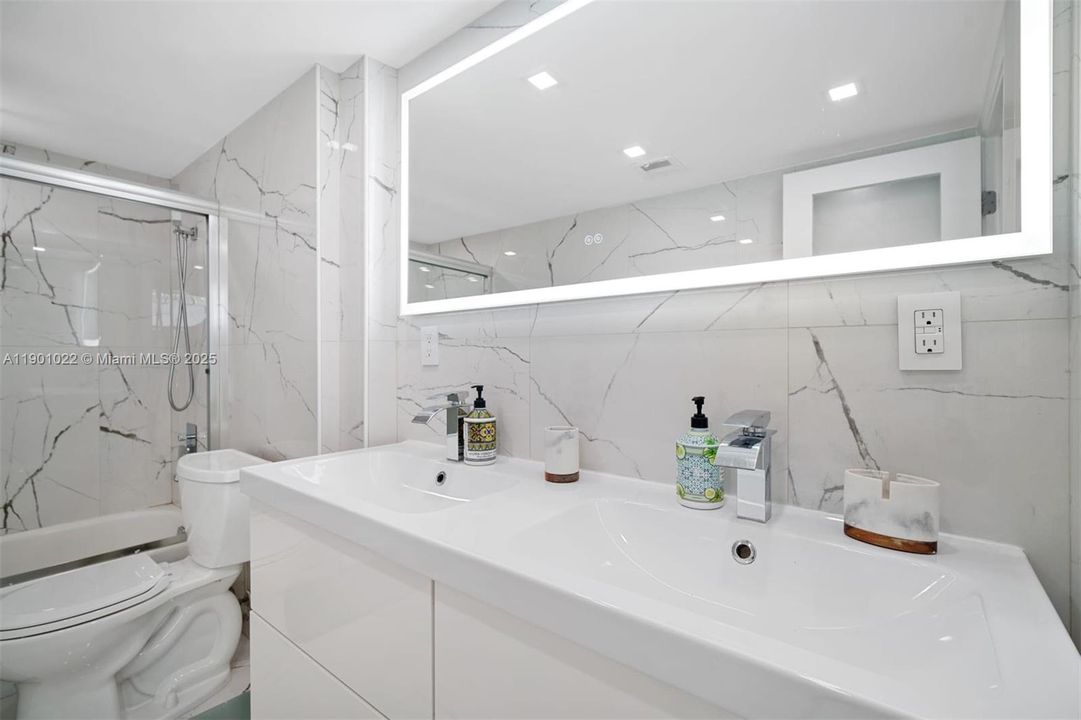 For Rent: $2,650 (2 beds, 2 baths, 1138 Square Feet)