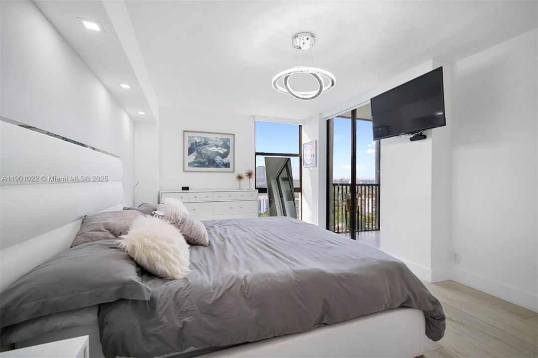 For Rent: $2,650 (2 beds, 2 baths, 1138 Square Feet)