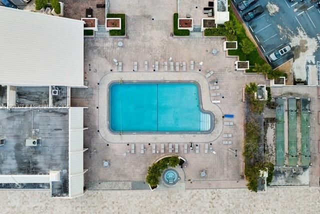 For Rent: $2,650 (2 beds, 2 baths, 1138 Square Feet)