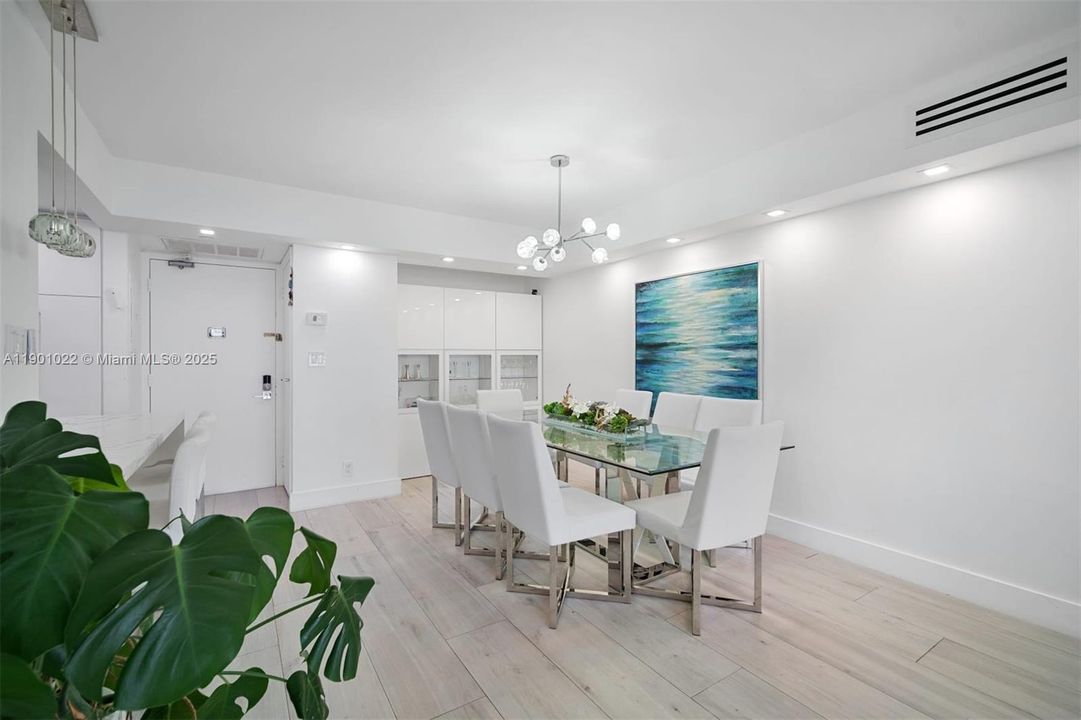 For Rent: $2,650 (2 beds, 2 baths, 1138 Square Feet)