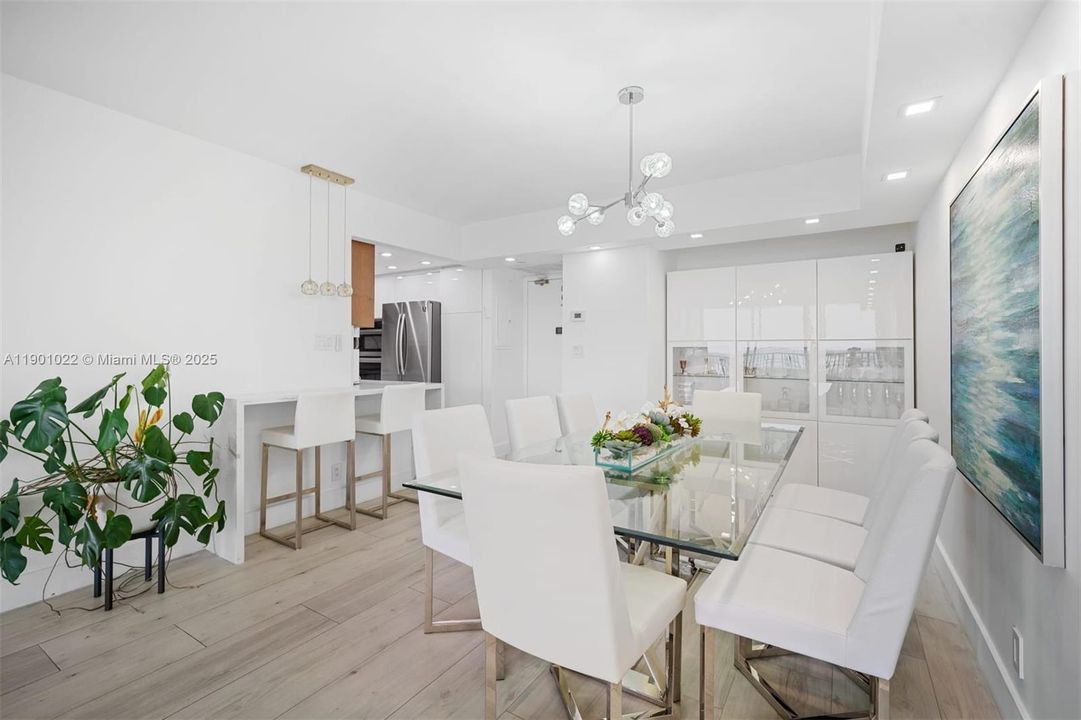 For Rent: $2,650 (2 beds, 2 baths, 1138 Square Feet)