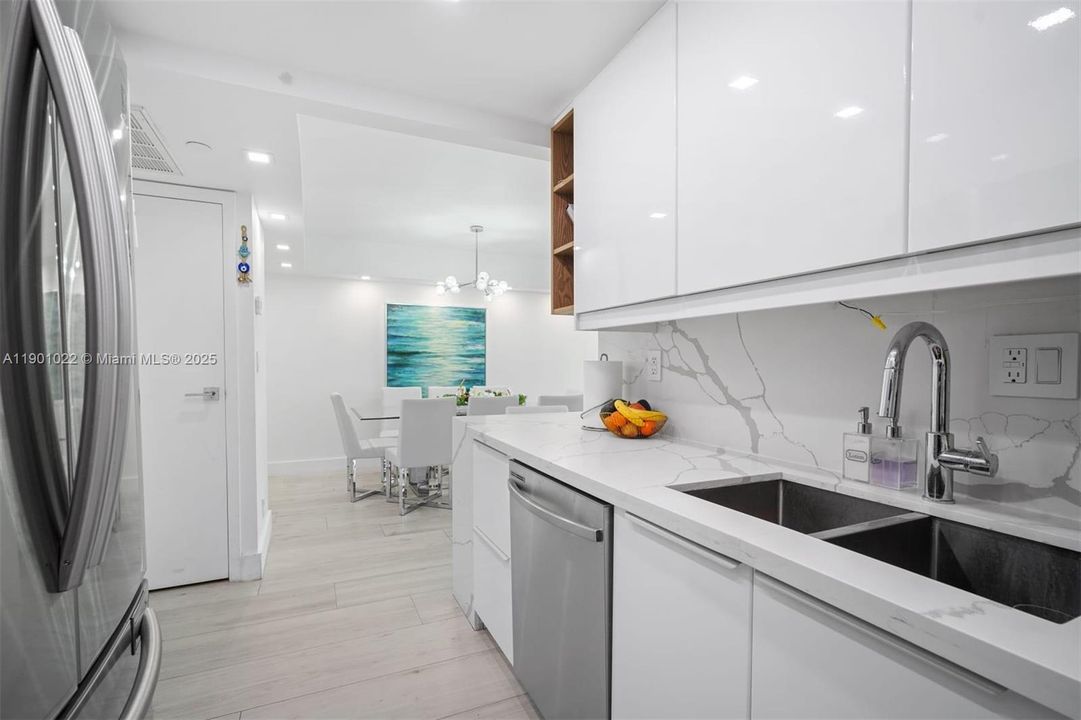 For Rent: $2,650 (2 beds, 2 baths, 1138 Square Feet)