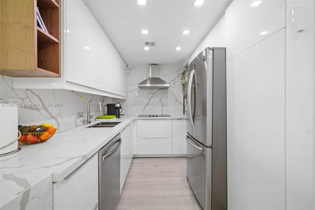 For Rent: $2,650 (2 beds, 2 baths, 1138 Square Feet)