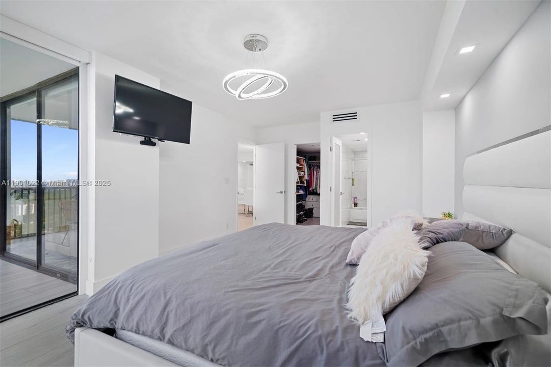 For Rent: $2,650 (2 beds, 2 baths, 1138 Square Feet)