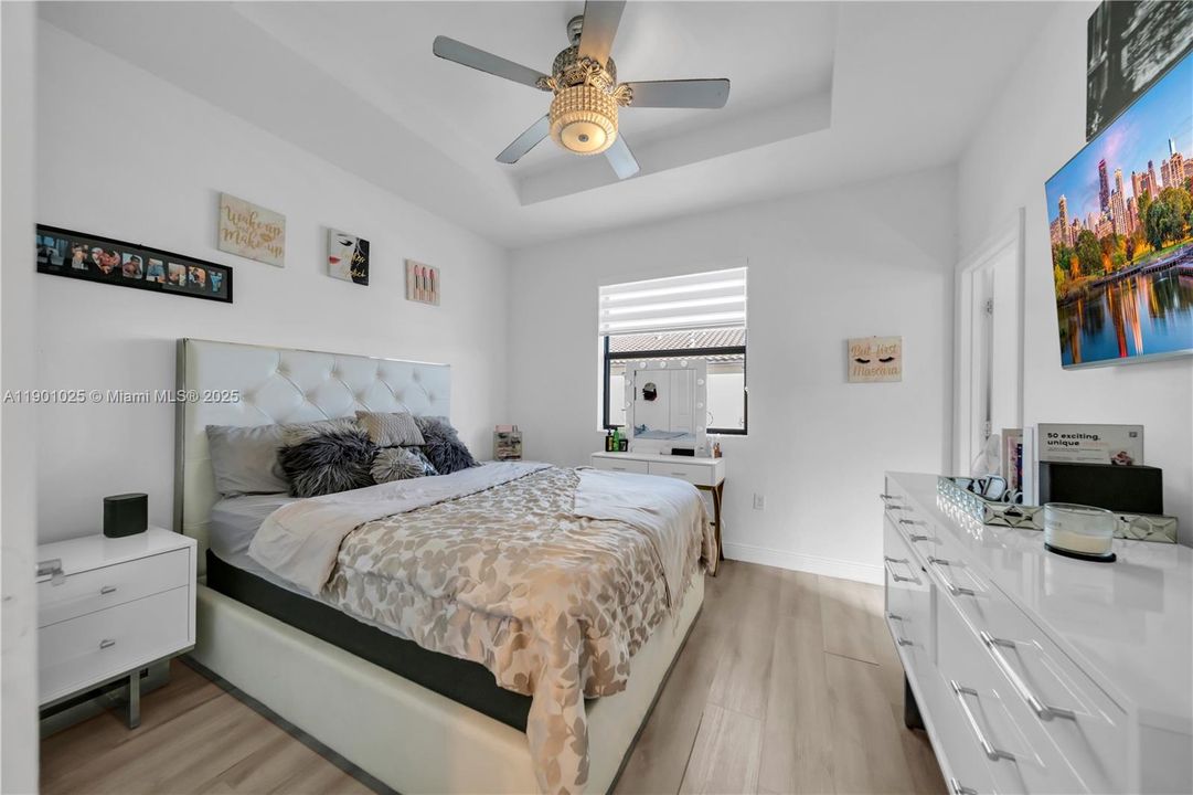 For Sale: $400,000 (3 beds, 3 baths, 1326 Square Feet)