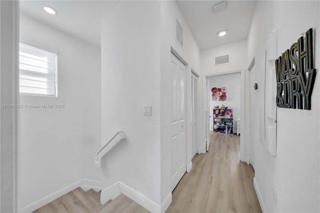 For Sale: $400,000 (3 beds, 3 baths, 1326 Square Feet)