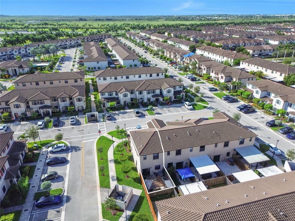 For Sale: $400,000 (3 beds, 3 baths, 1326 Square Feet)