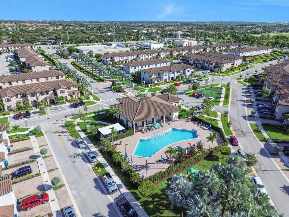 For Sale: $400,000 (3 beds, 3 baths, 1326 Square Feet)