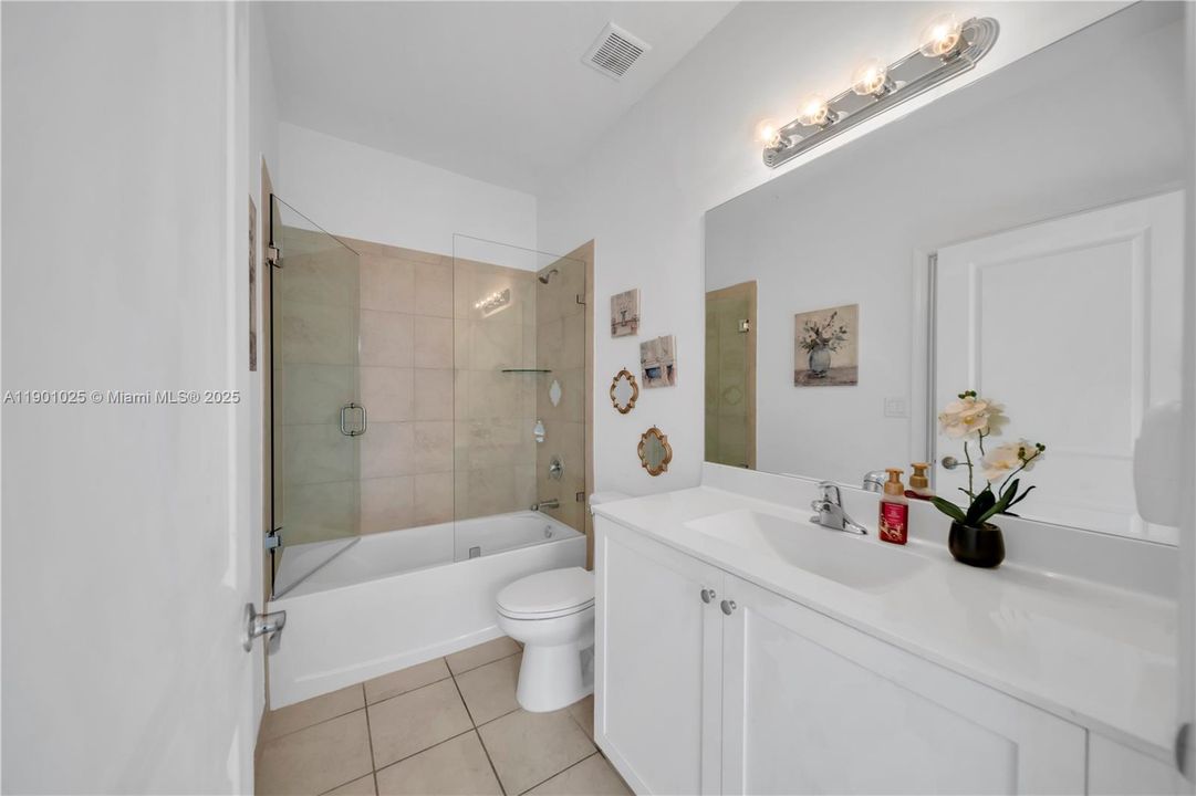 For Sale: $400,000 (3 beds, 3 baths, 1326 Square Feet)