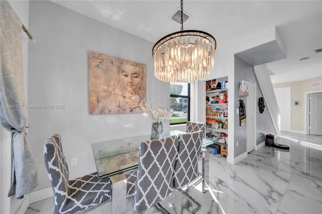 For Sale: $400,000 (3 beds, 3 baths, 1326 Square Feet)