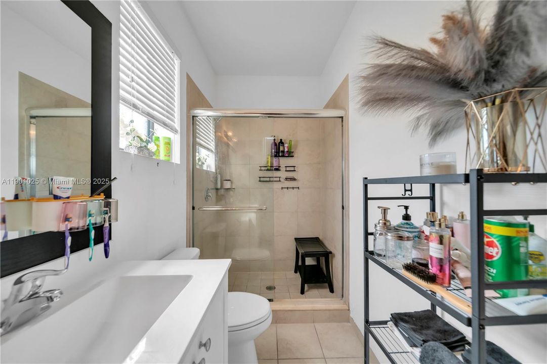 For Sale: $400,000 (3 beds, 3 baths, 1326 Square Feet)