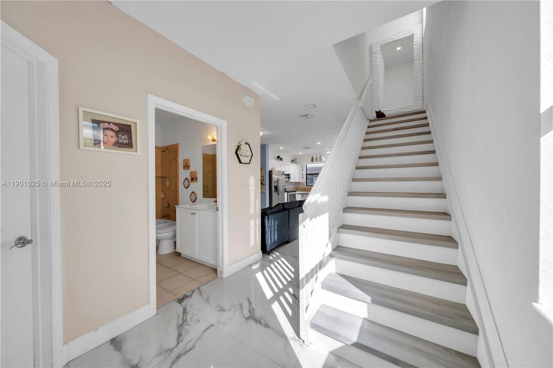 For Sale: $400,000 (3 beds, 3 baths, 1326 Square Feet)