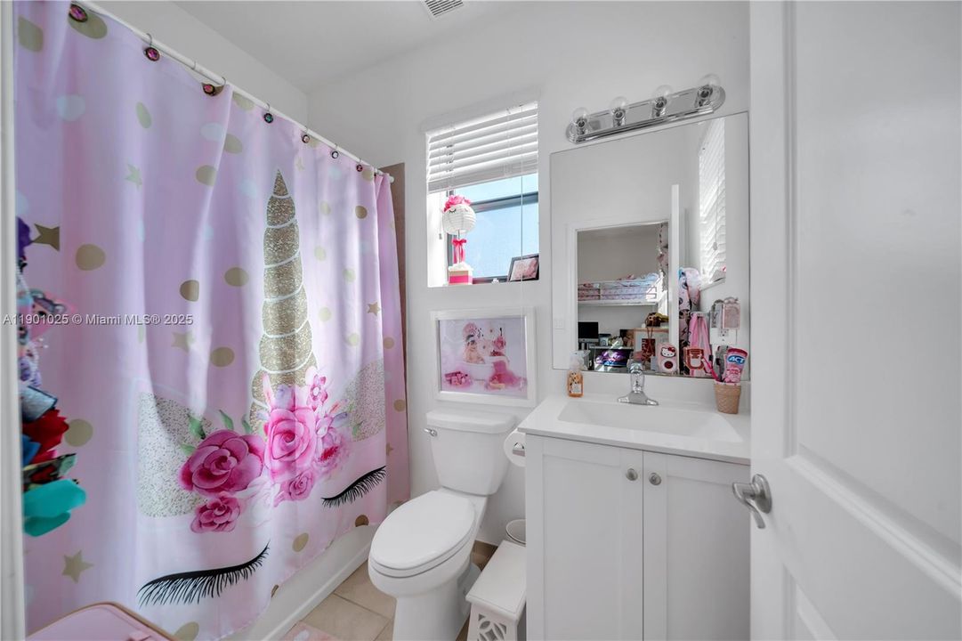 For Sale: $400,000 (3 beds, 3 baths, 1326 Square Feet)