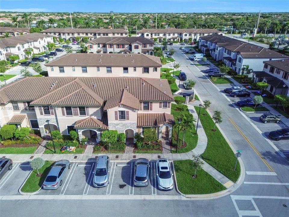 For Sale: $400,000 (3 beds, 3 baths, 1326 Square Feet)