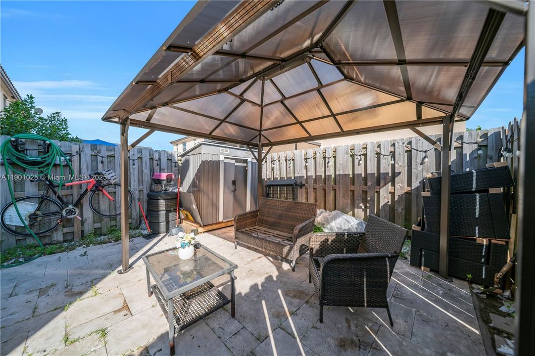 For Sale: $400,000 (3 beds, 3 baths, 1326 Square Feet)