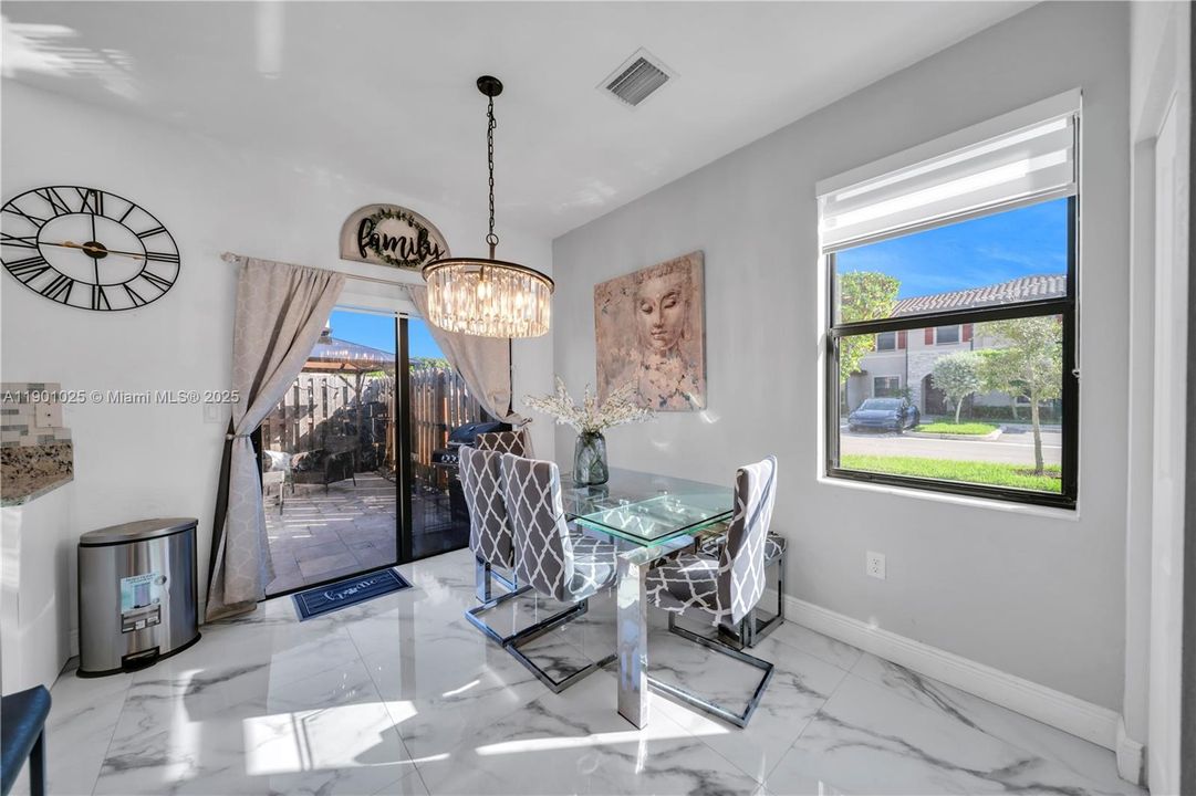 For Sale: $400,000 (3 beds, 3 baths, 1326 Square Feet)