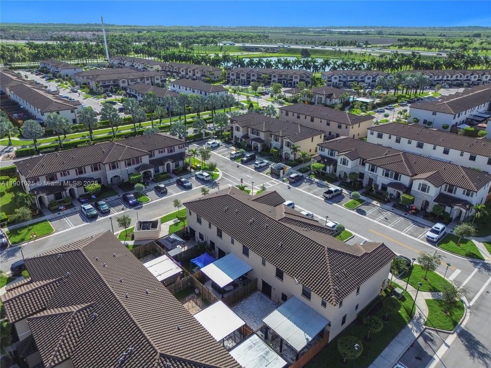 For Sale: $400,000 (3 beds, 3 baths, 1326 Square Feet)