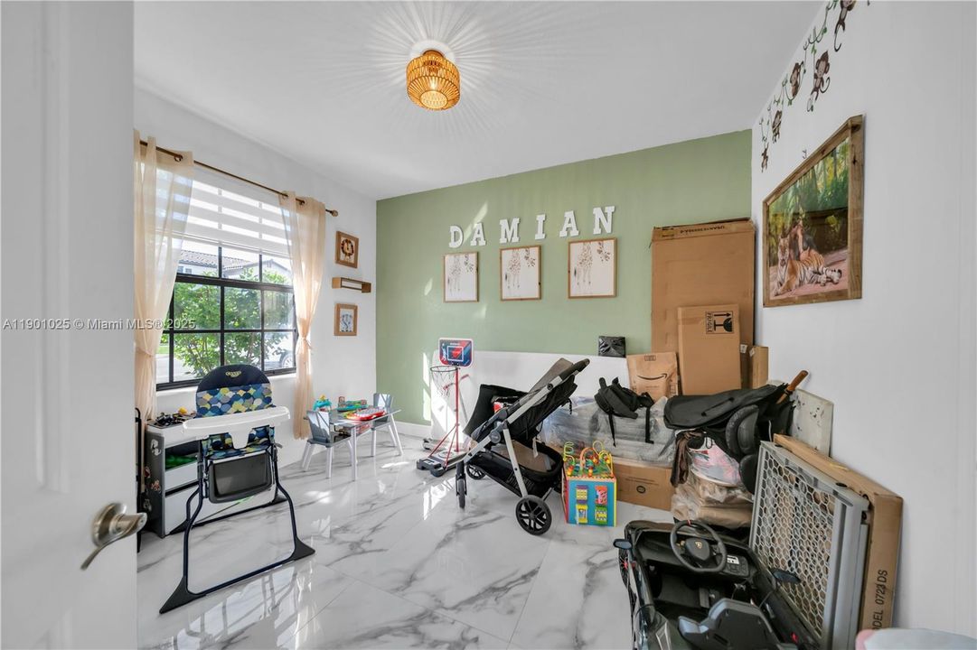 For Sale: $400,000 (3 beds, 3 baths, 1326 Square Feet)