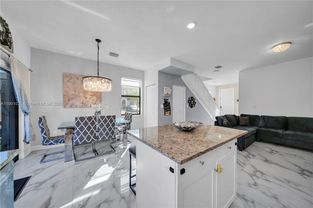 For Sale: $400,000 (3 beds, 3 baths, 1326 Square Feet)