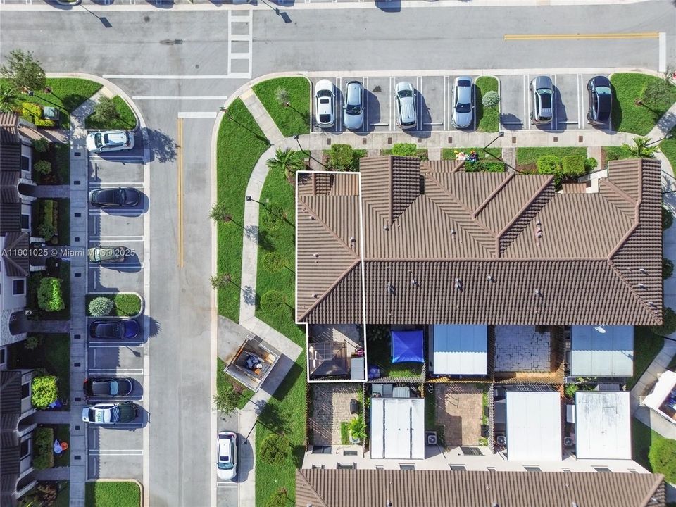 For Sale: $400,000 (3 beds, 3 baths, 1326 Square Feet)