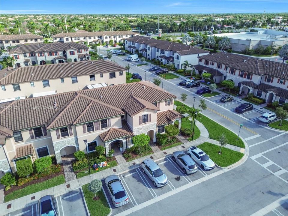 For Sale: $400,000 (3 beds, 3 baths, 1326 Square Feet)