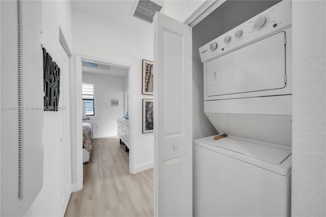 For Sale: $400,000 (3 beds, 3 baths, 1326 Square Feet)