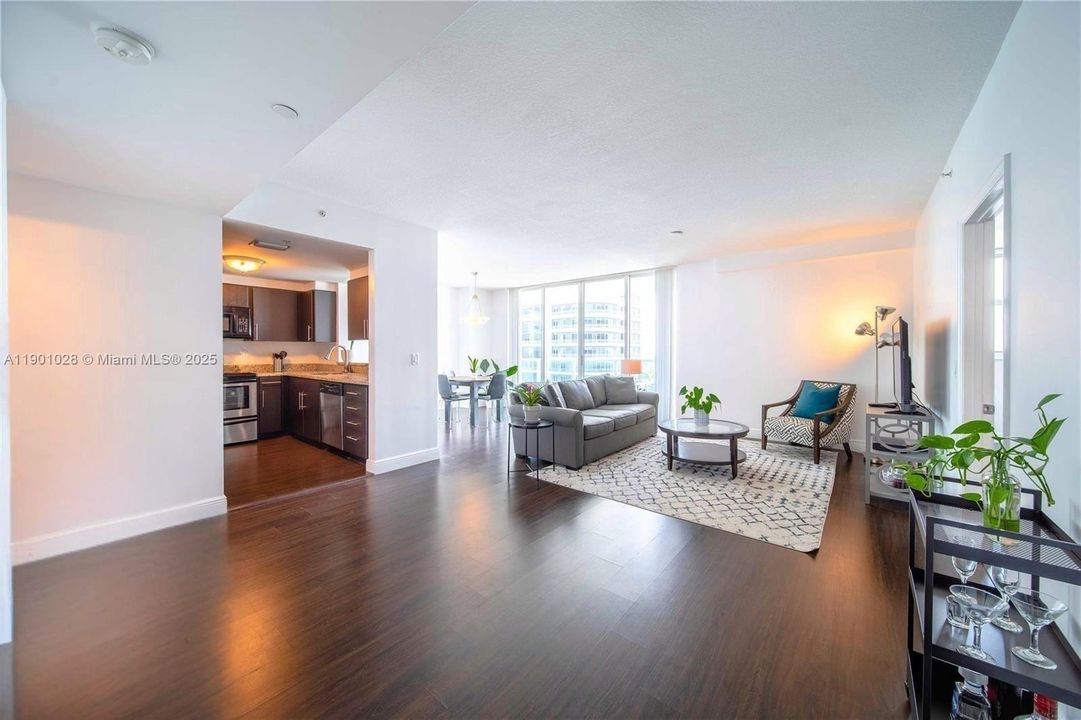 En Venta: $650,000 (2 camas, 2 baños, 1255 Pies cuadrados)