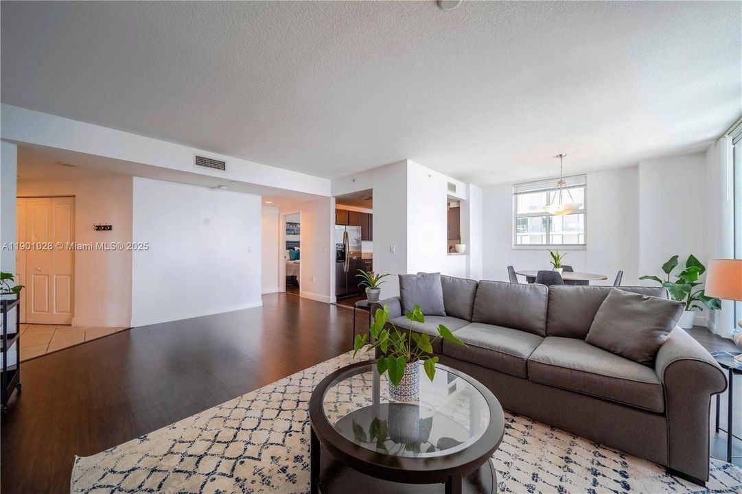 En Venta: $650,000 (2 camas, 2 baños, 1255 Pies cuadrados)