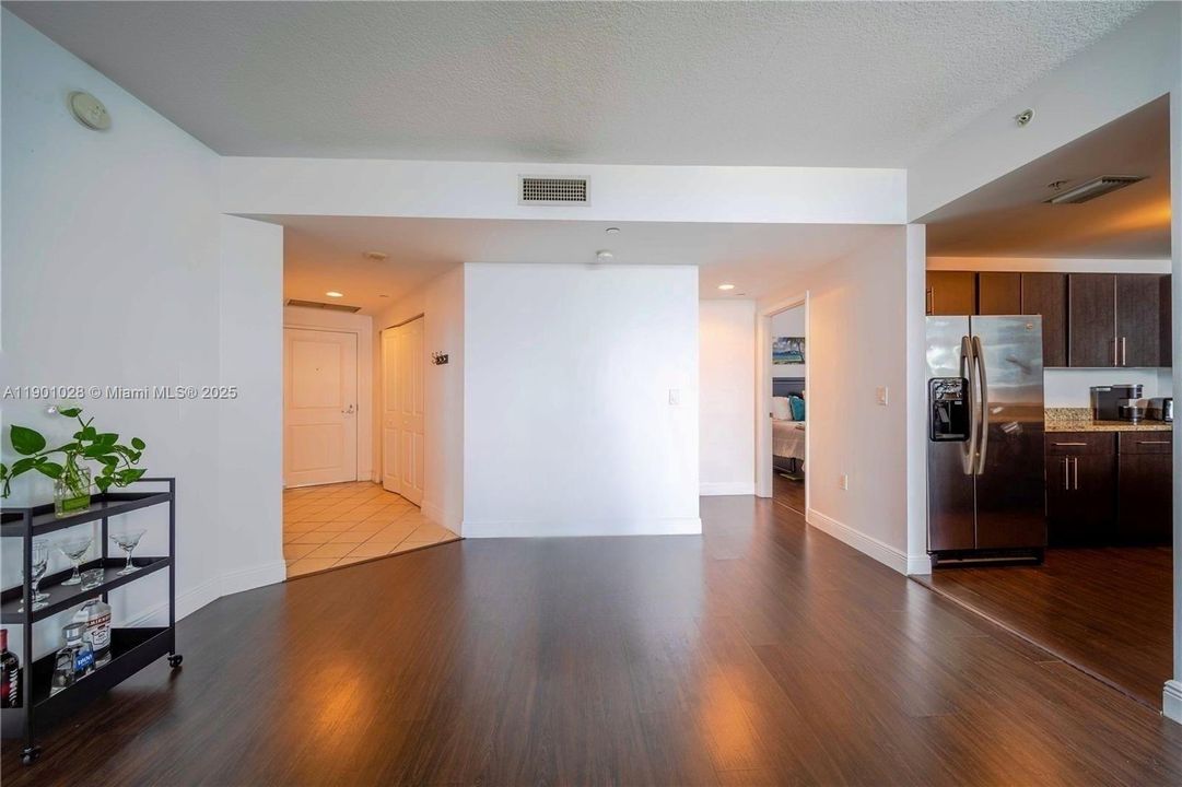 En Venta: $650,000 (2 camas, 2 baños, 1255 Pies cuadrados)