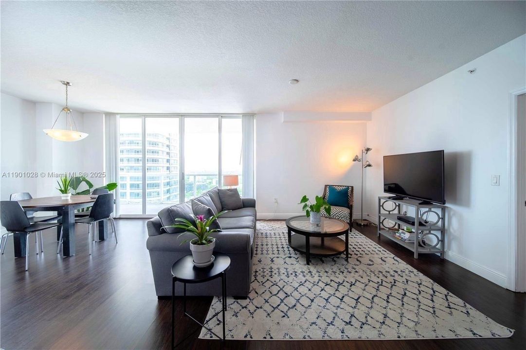 En Venta: $650,000 (2 camas, 2 baños, 1255 Pies cuadrados)