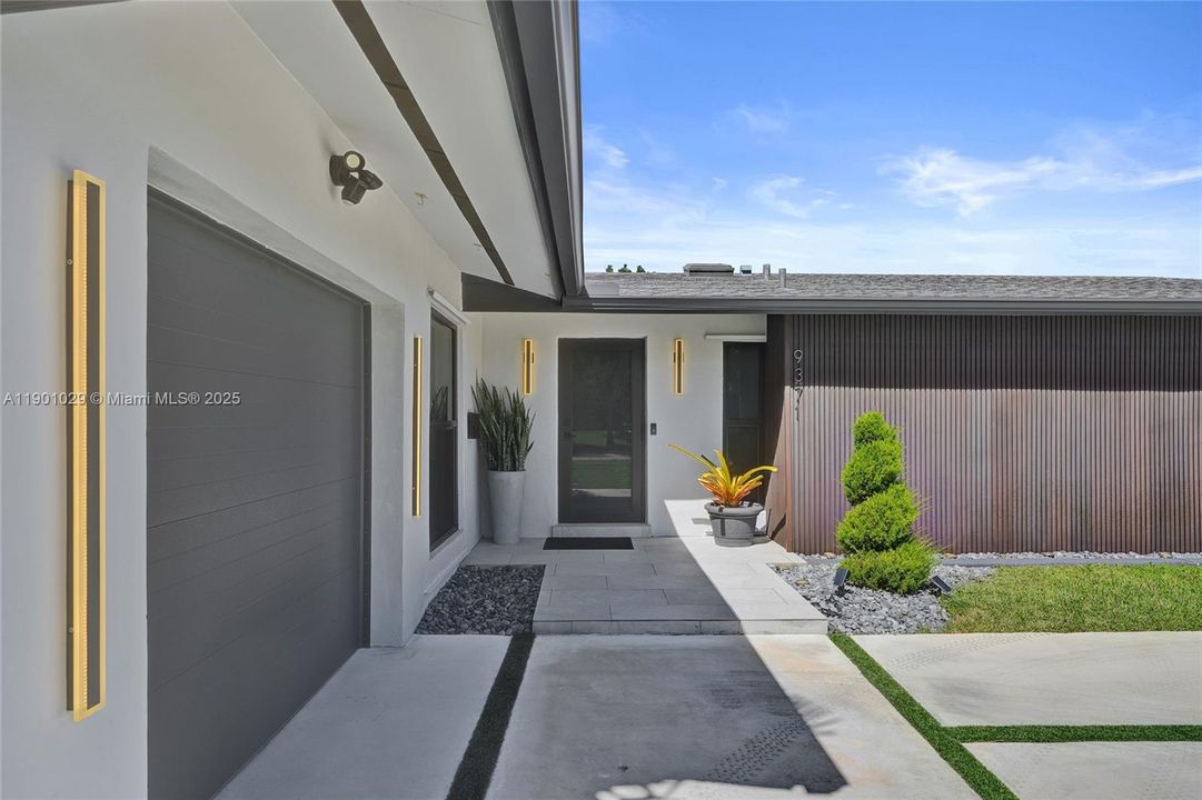 Под контрактом: $775,000 (4 спален, 2 ванн, 2385 Квадратных фут)