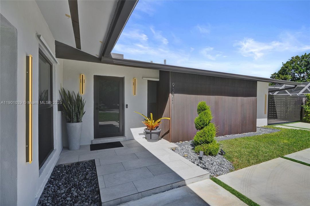 Под контрактом: $775,000 (4 спален, 2 ванн, 2385 Квадратных фут)