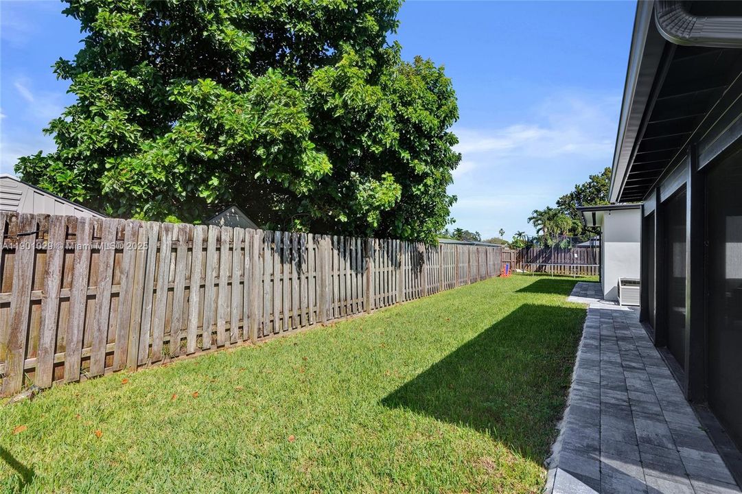 Под контрактом: $775,000 (4 спален, 2 ванн, 2385 Квадратных фут)