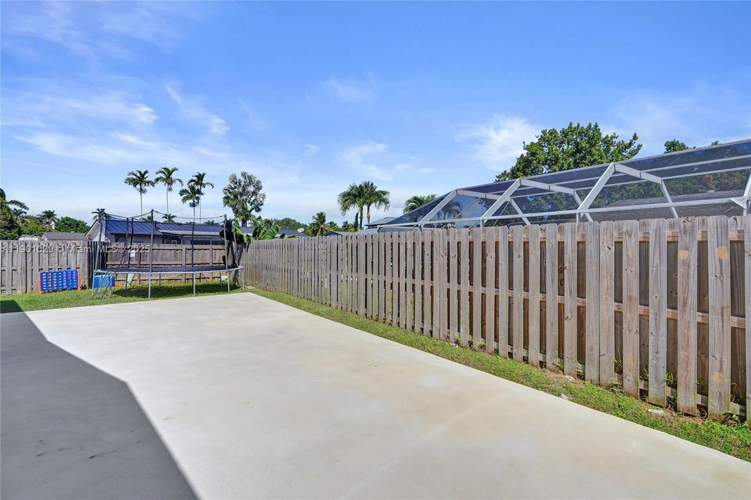 Под контрактом: $775,000 (4 спален, 2 ванн, 2385 Квадратных фут)