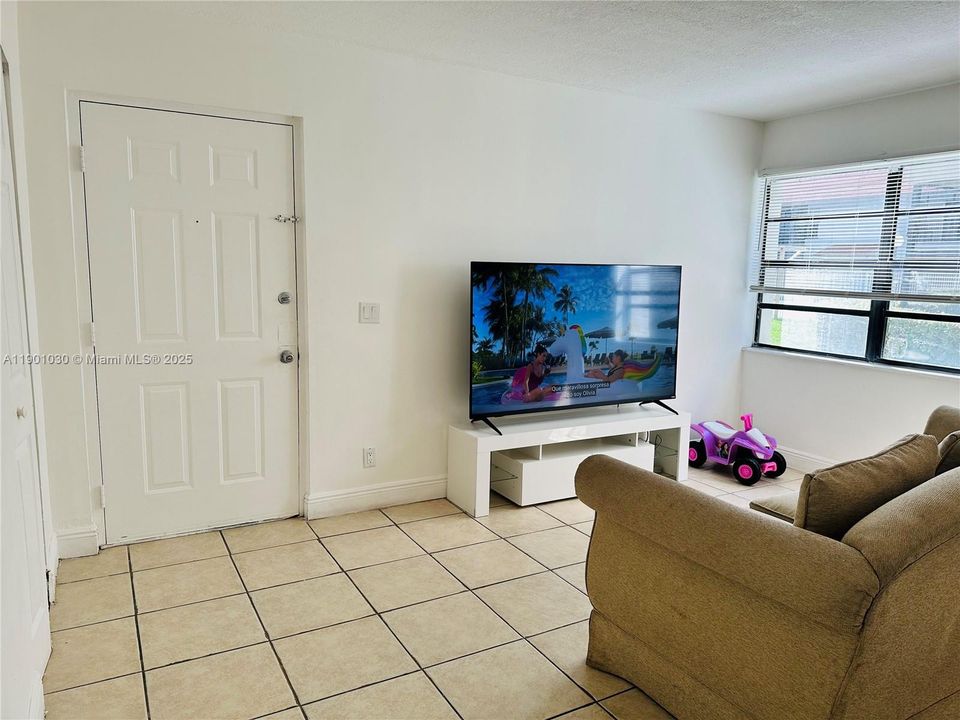 В аренду: $1,850 (2 спален, 2 ванн, 800 Квадратных фут)