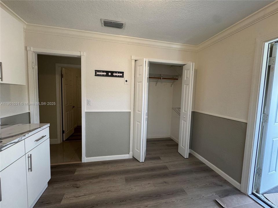 For Rent: $1,600 (1 beds, 1 baths, 1778 Square Feet)