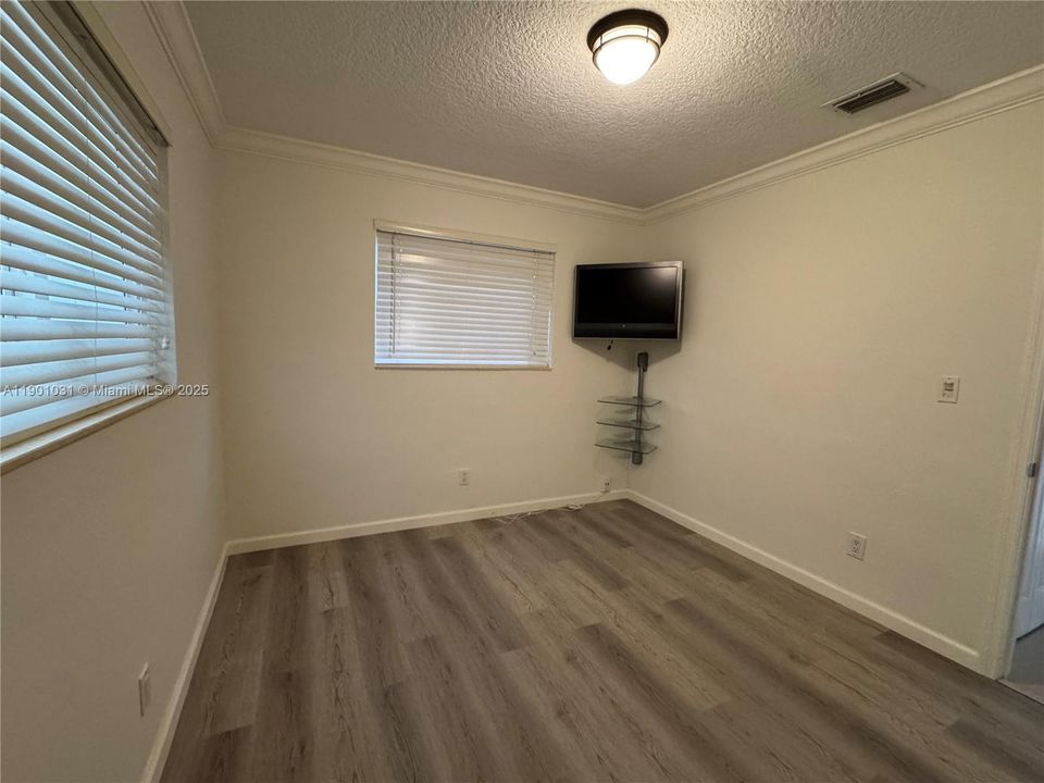 For Rent: $1,600 (1 beds, 1 baths, 1778 Square Feet)