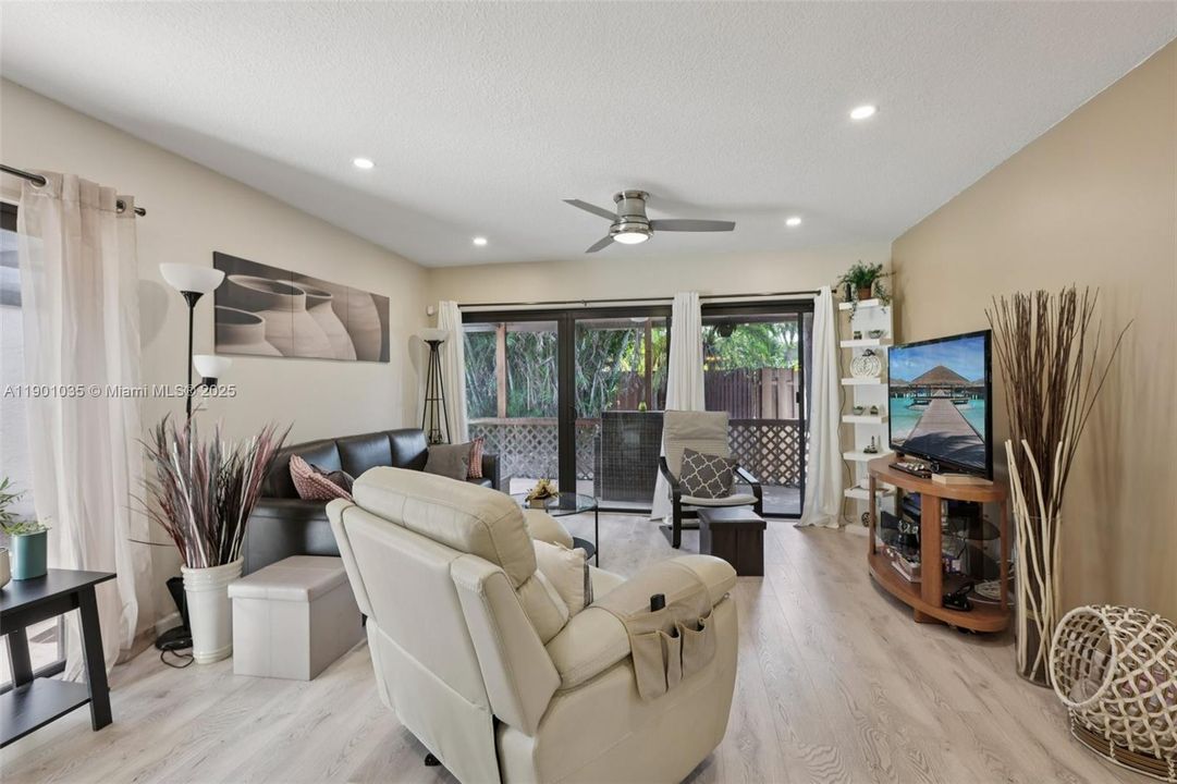 For Sale: $410,000 (2 beds, 2 baths, 1448 Square Feet)