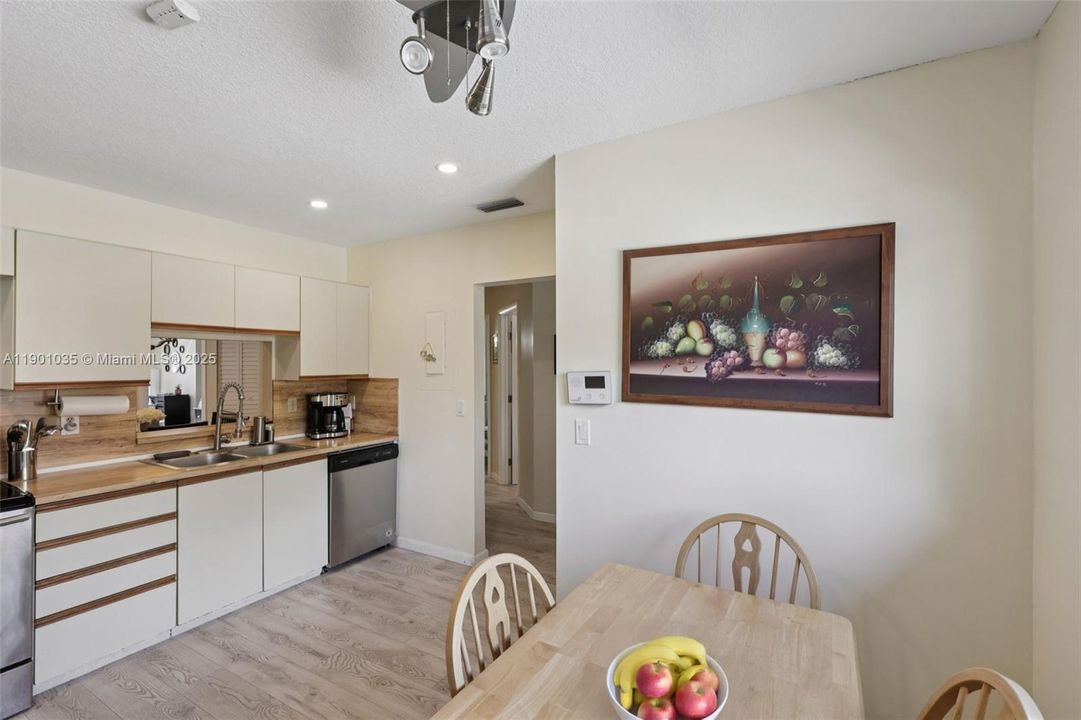 For Sale: $410,000 (2 beds, 2 baths, 1448 Square Feet)