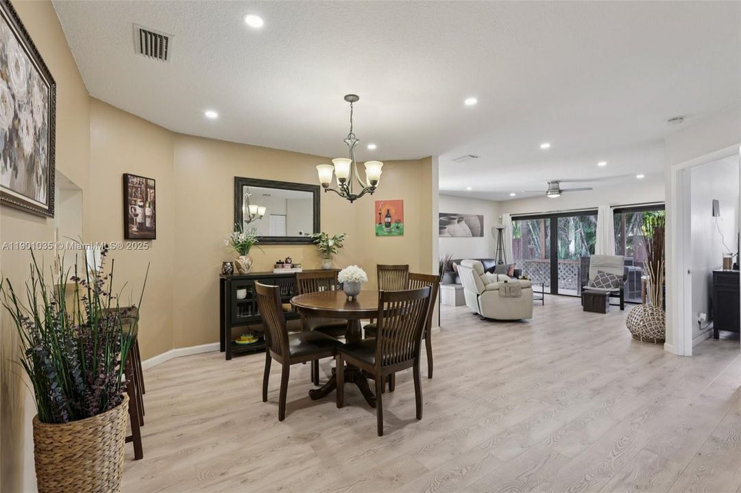 For Sale: $410,000 (2 beds, 2 baths, 1448 Square Feet)