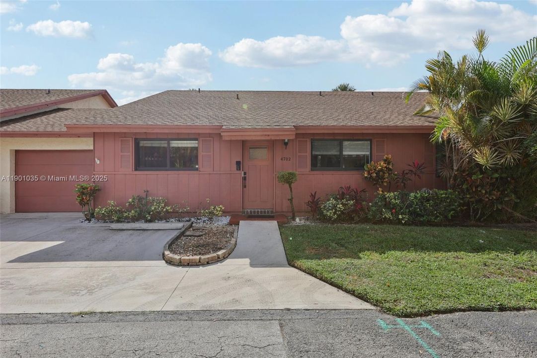 For Sale: $410,000 (2 beds, 2 baths, 1448 Square Feet)