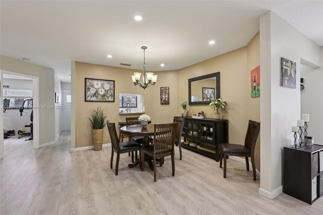 For Sale: $410,000 (2 beds, 2 baths, 1448 Square Feet)