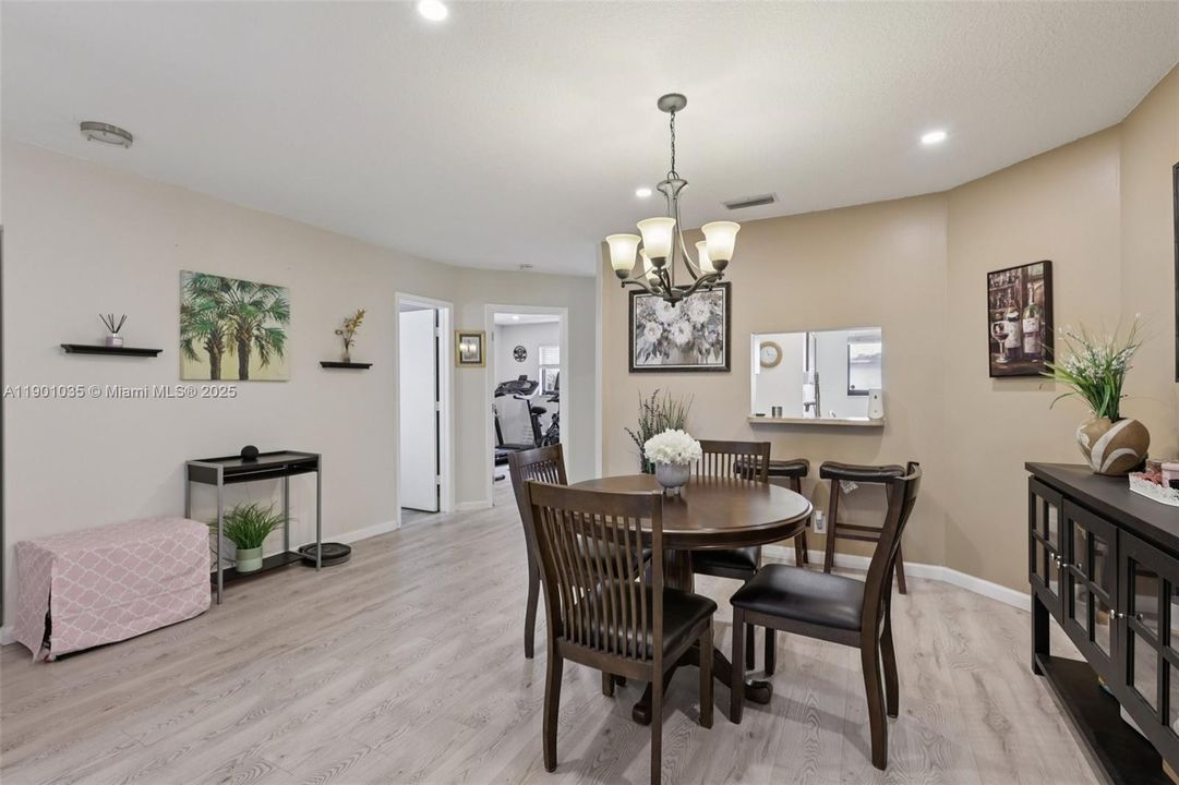 For Sale: $410,000 (2 beds, 2 baths, 1448 Square Feet)