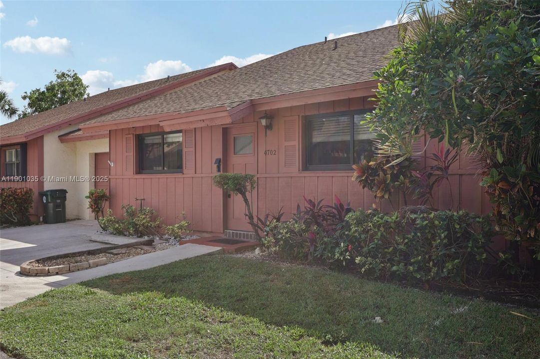 For Sale: $410,000 (2 beds, 2 baths, 1448 Square Feet)