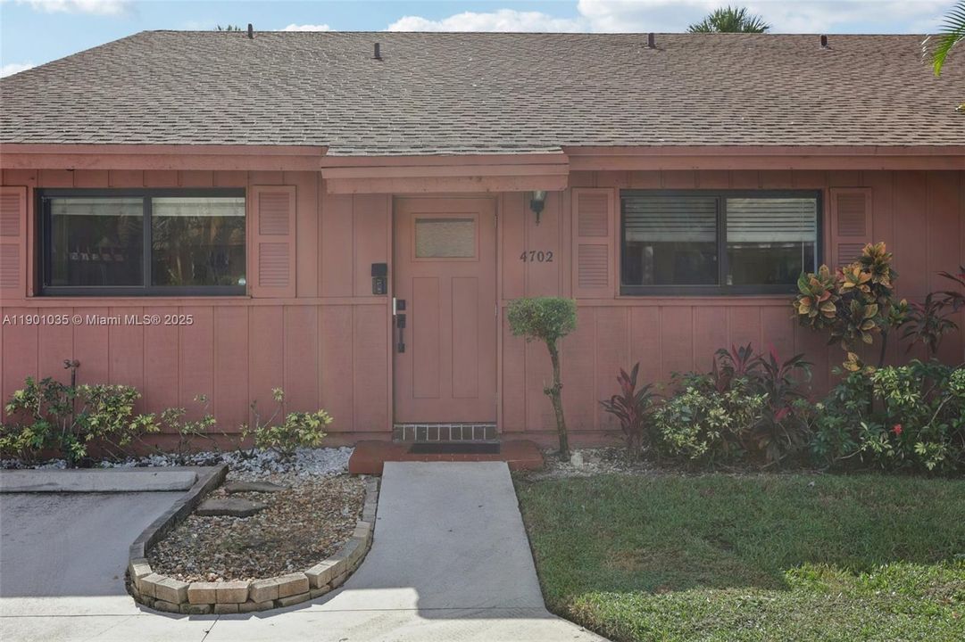 For Sale: $410,000 (2 beds, 2 baths, 1448 Square Feet)