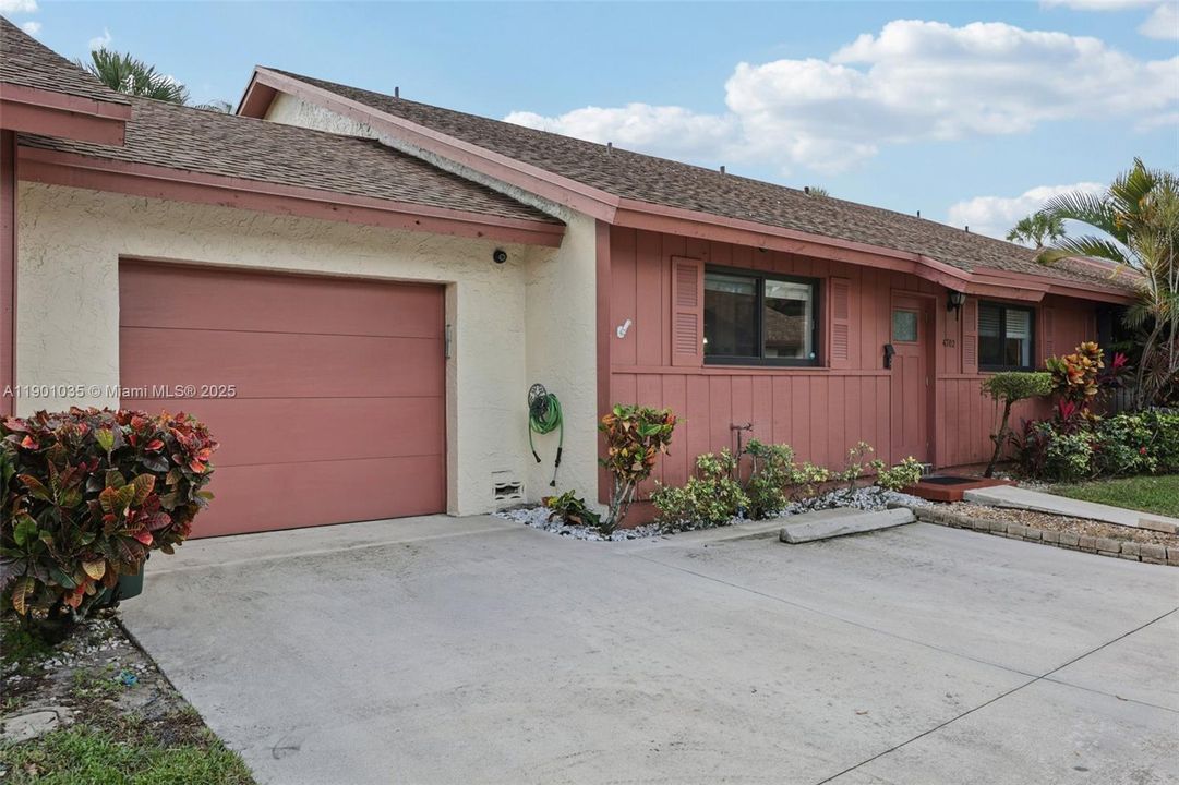 For Sale: $410,000 (2 beds, 2 baths, 1448 Square Feet)