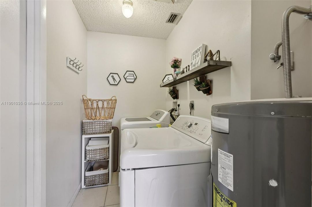 For Sale: $410,000 (2 beds, 2 baths, 1448 Square Feet)