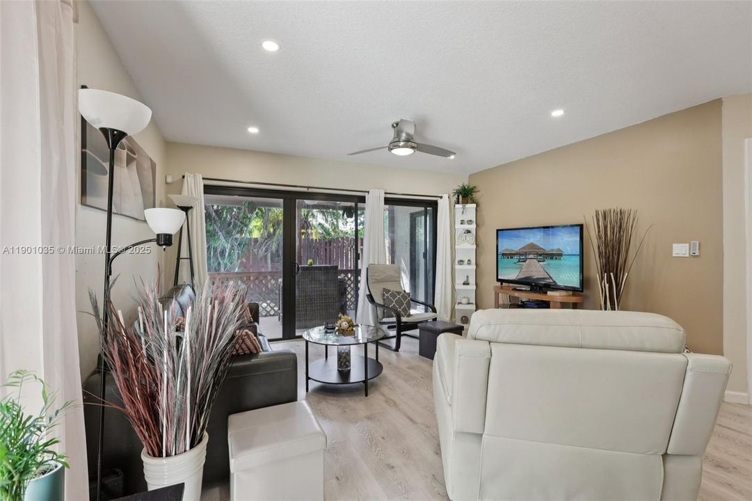 For Sale: $410,000 (2 beds, 2 baths, 1448 Square Feet)