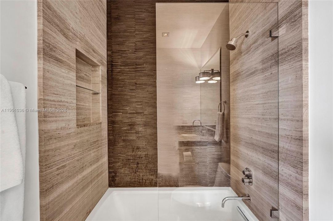 For Rent: $39,900 (4 beds, 6 baths, 4609 Square Feet)